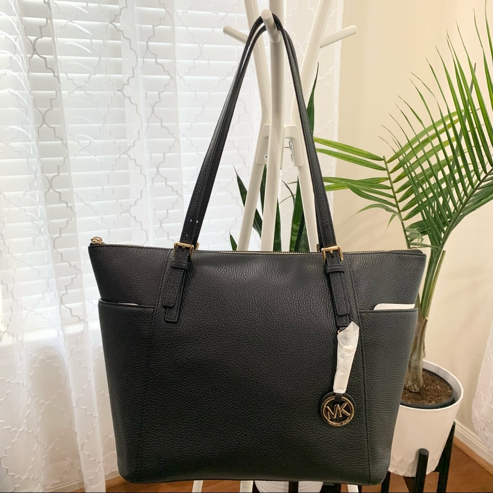 MICHAEL KORS Jet Set Large EW Top-Zip Tote (Black, Gold)